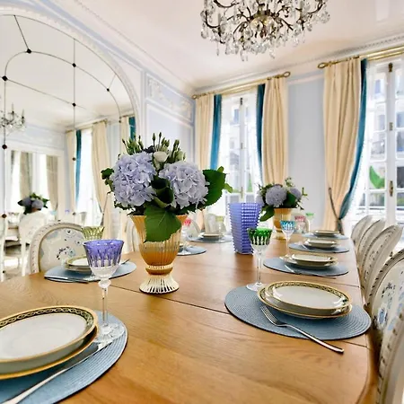 Luxury House In Parigi