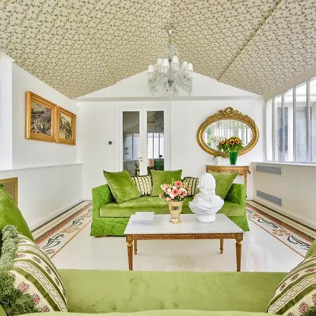Luxury House In Villa Parigi