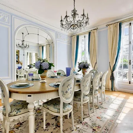 Luxury House In Parigi