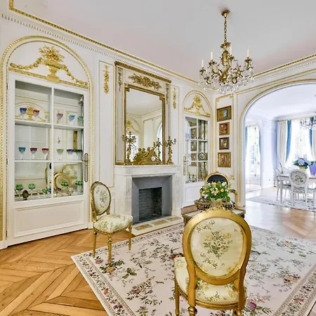 Luxury House In Parigi