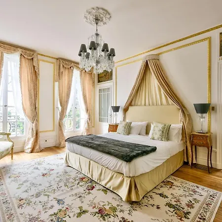 Luxury House In Parigi